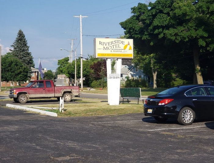 Riverside Motel & Marina (Riverside Motel) - From Web Listing (newer photo)